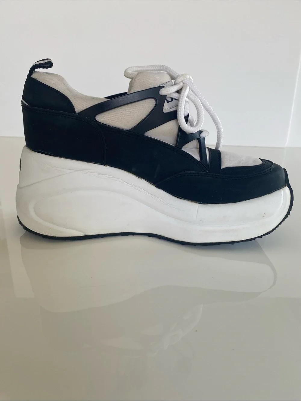 Rare Vintage Y2K Splash Platform Sneakers 8 Black & White
